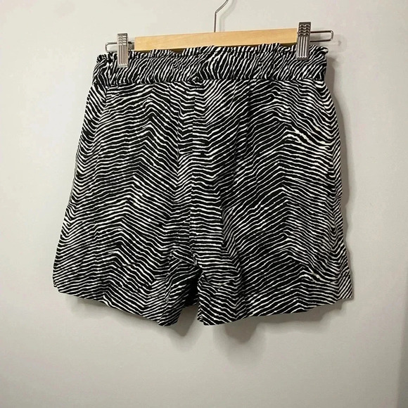 💚 Joe Fresh - Black and white print shorts size XS - Picture 2 of 8